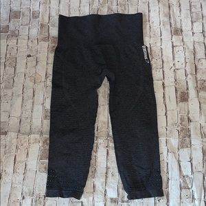 Gymshark crop pants 🔴